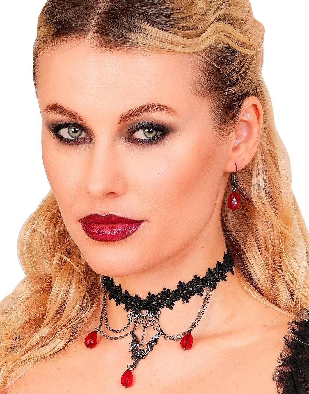 Gotisk Sett med Øredobber og Choker med Flaggermus og Røde Stener