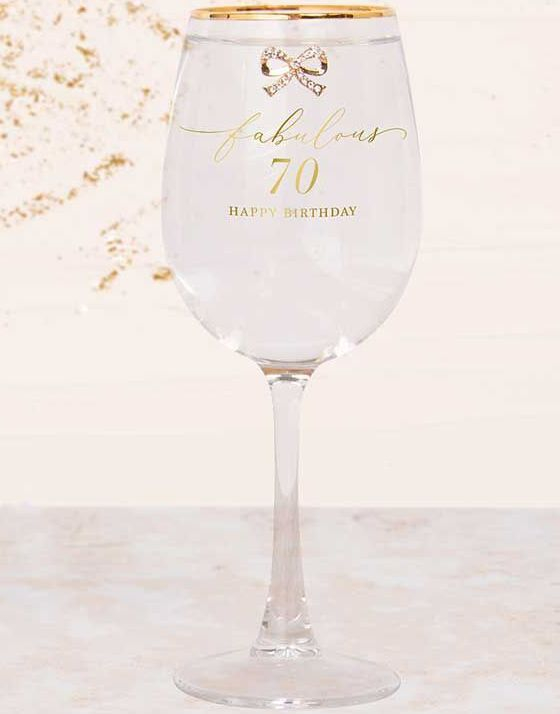 Elegant Vinglass med Gravert Gull Tekst og Stener - Fabulous 70th Birthday