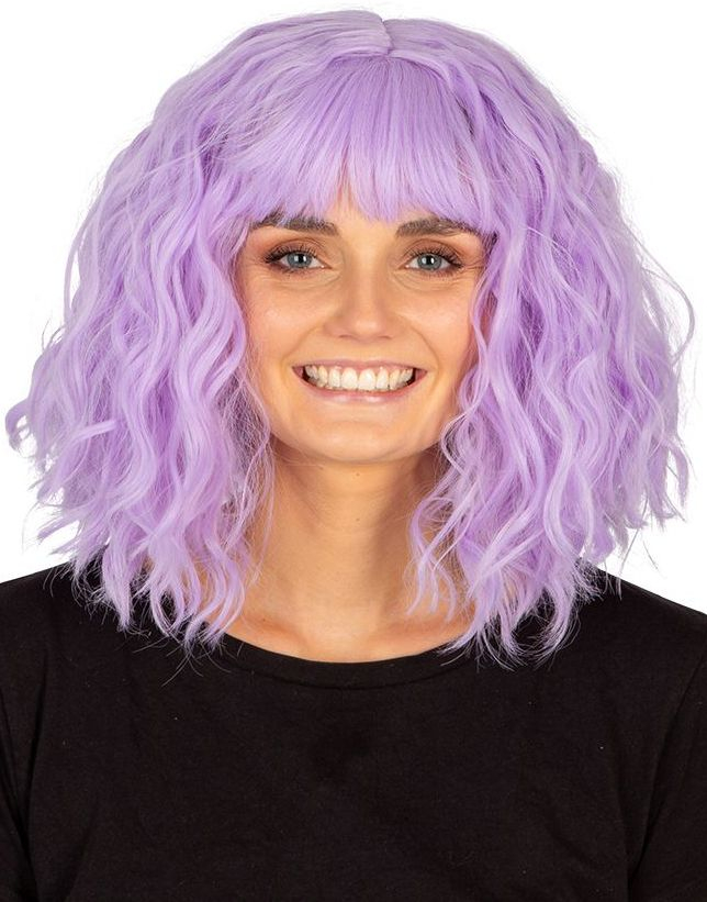 Kort Lavendelfarget Parykk med Bølger og Pannelugg