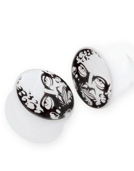 Watching You - Hvit Piercing Plugg