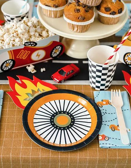 6 stk Burning Wheel Papirtallerkener 26,5x18 cm