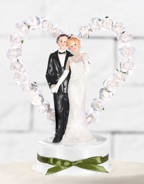 Brudepar foran Hjerte med Hvite Roser - Kaketopp 16 cm