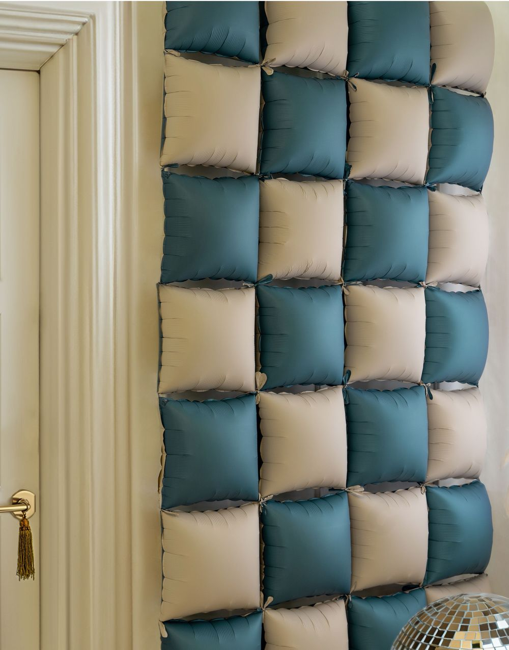 4 stk Tosidig Beige/Navy Blå Firkantet Folie Ballong for Backdrop/Bakgrunn 35x35 cm