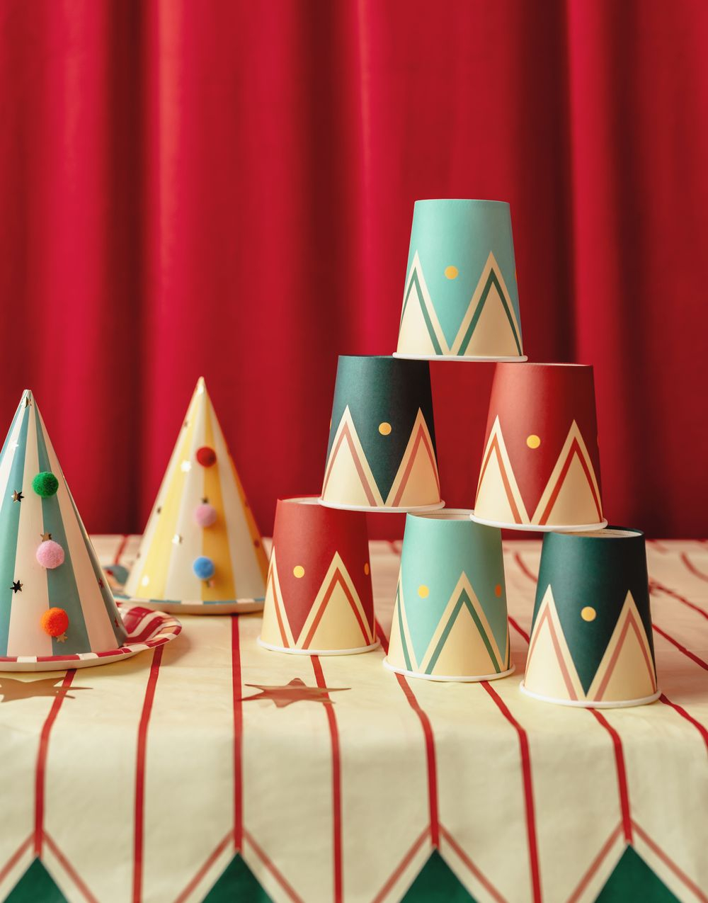 6 stk Fargerike Sirkus Kopper 220 ml - Circus Party