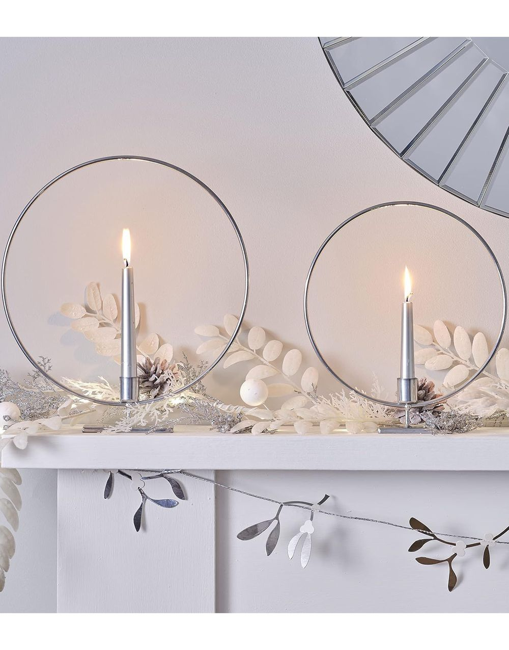 2 stk Sølvfargede Runde Lysestaker 24,5 cm / 27,5 cm