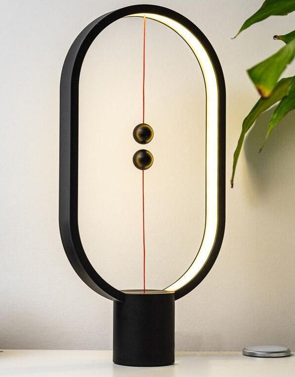 Bilde av Heng Balance Lamp - Svart Magnetisk Designerlampe 40 Cm