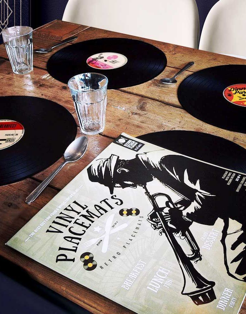 Pakke med Fire Forskjellige Vinylplate Bordbrikker 37x37 cm